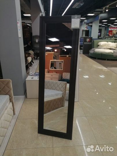 Напольное зеркало