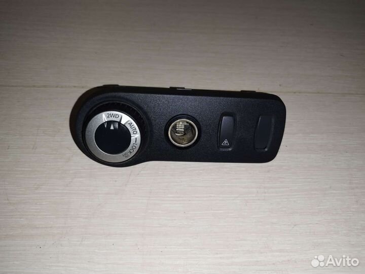 Кнопка включения полного привода Renault Duster