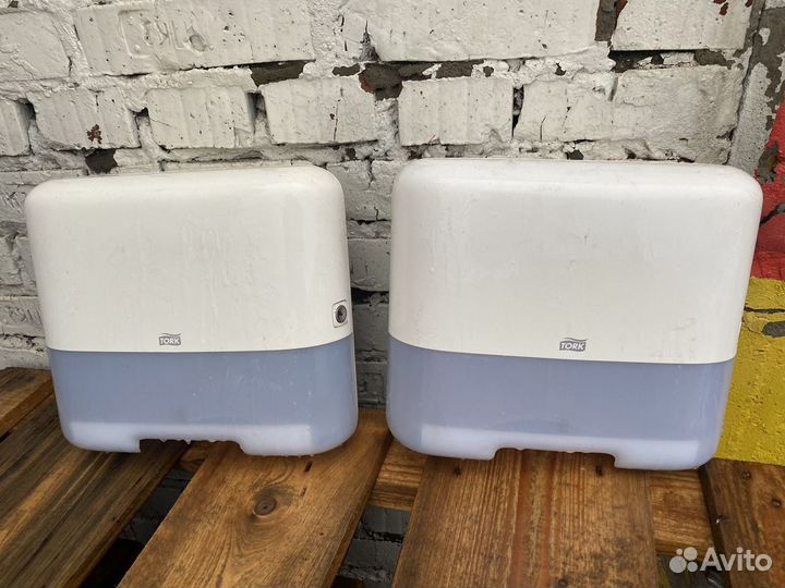 Tork диспенсер мини для полотенец Multifold, белый