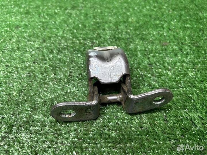 Петля двери задняя левая Kia Ceed ED