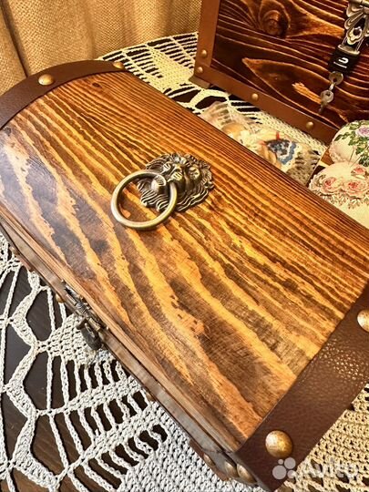 Деревянный сундучок (шкатулка)