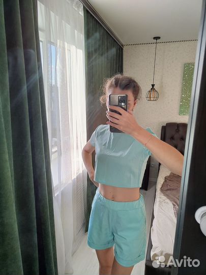 Спортивный топ и шорты