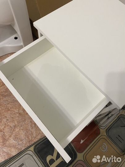 Тумбочка прикроватная белая