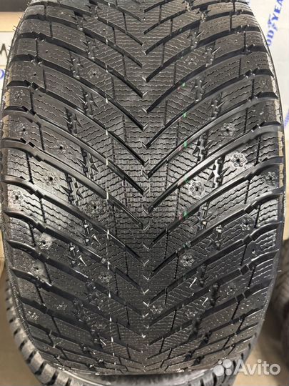 Roadmarch Winter XPro Studs 69 275/40 R21 и 315/35 R21 107T