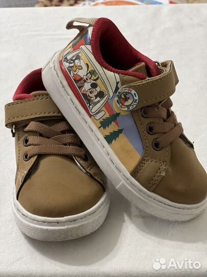 Детские кроссовки