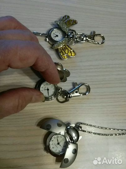 Часы кварцевые новые