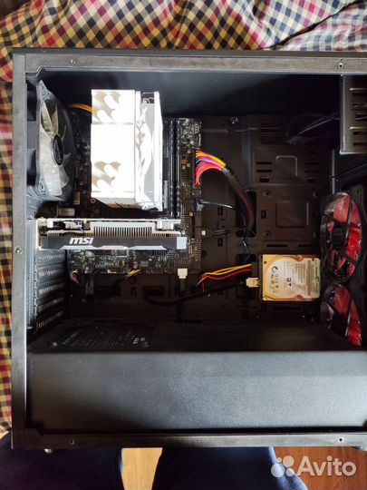 Игровой пк с монитором и клавиатурой