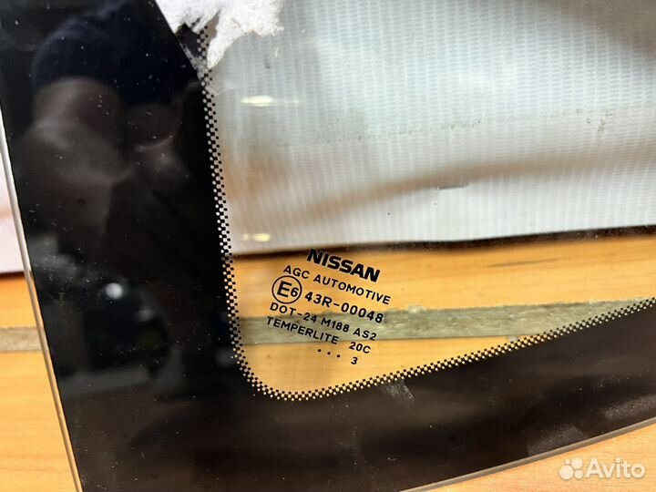 Nissan Qashqai J10 Стекло заднего левого крыла