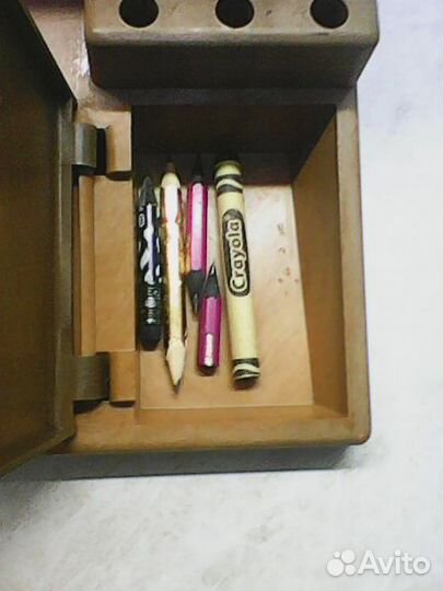 Прибор для письменных принадлежностей с радио