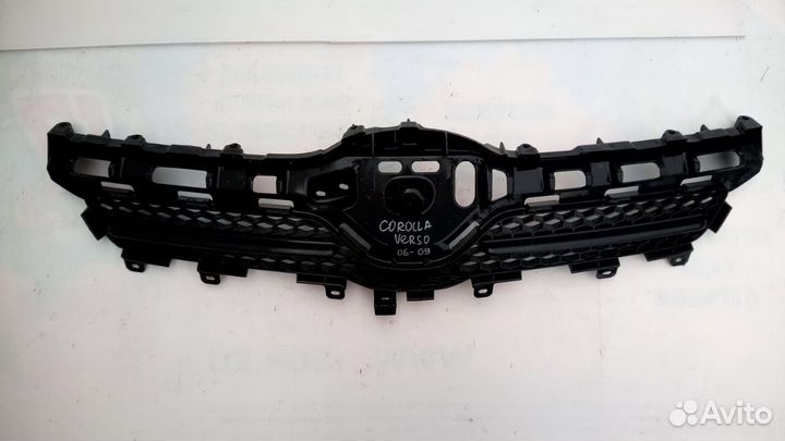 Toyota Corolla Verso решётка радиатора