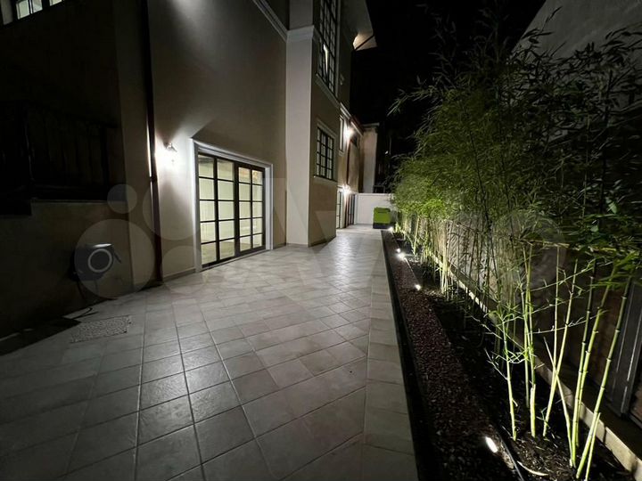 Дом 294 м² на участке 4,7 сот.