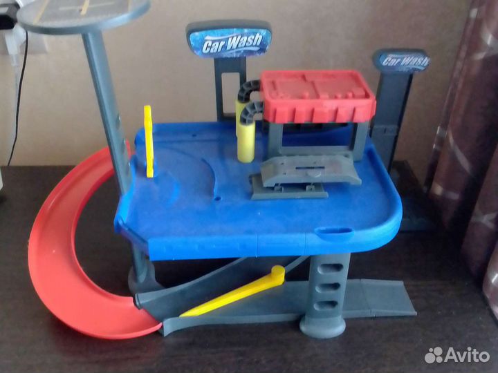 Парковка есть подъёмник мойка