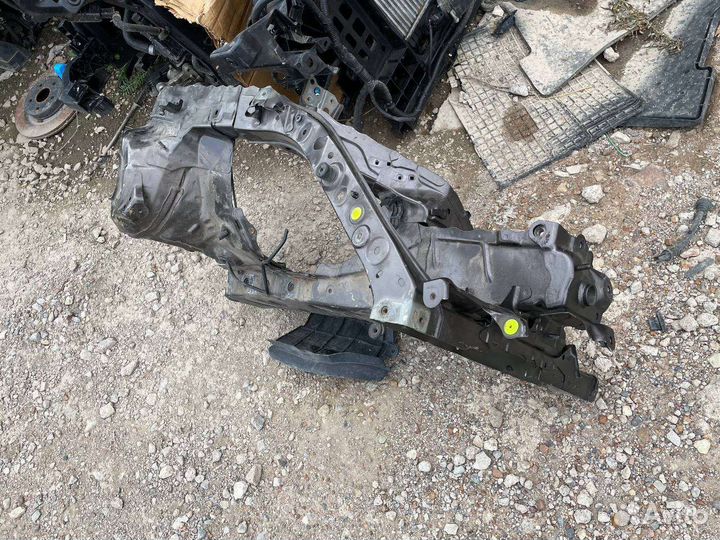 Передняя левая четверть Тойота Камри 70