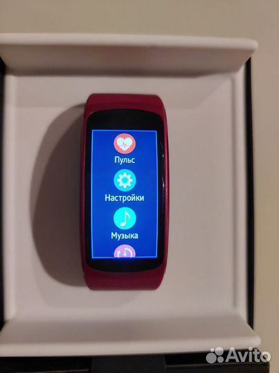 Фитнес браслет Samsung Gear fit2