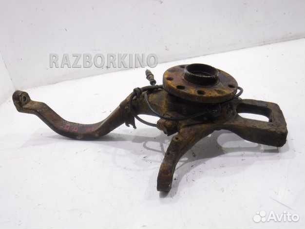 Кулак передний правый