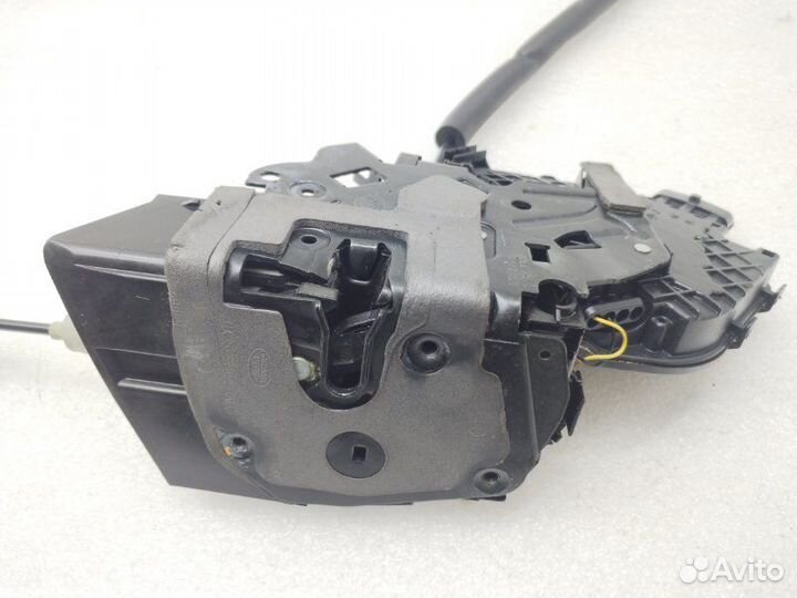 Замок двери задний левый Land Rover Discovery 5