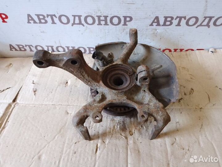 Поворотный кулак передний правый Volkswagen Golf 3