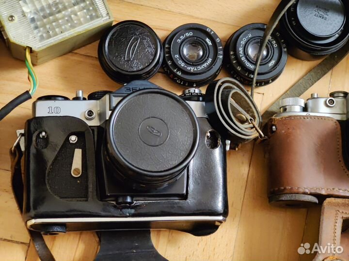 Лот фотоаппаратов и объективов