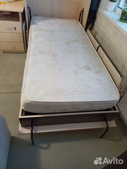 Подъемная шкаф Кровать