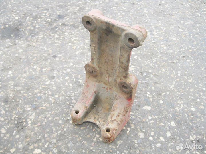 Кронштейн траверсы под кпп 81412043007 MAN, F 2000