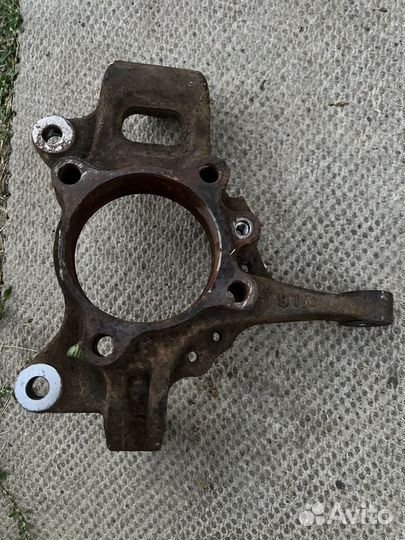 Кулак поворотный передний левый Mitsubishi L200