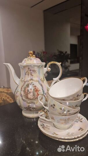 Чайник, чашки из сервиза Мадонна Германия