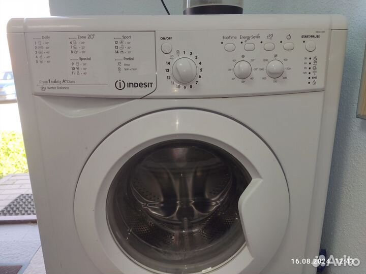 Стиральная машина Indesit IWC61251 бу