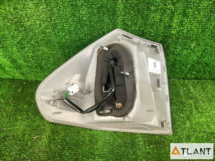 Фонарь задний правый toyota harrier