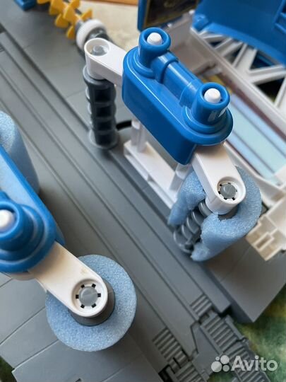 Мойка кея роботы поезда