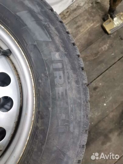 Pirelli Ice Zero 215/65 R16 102T