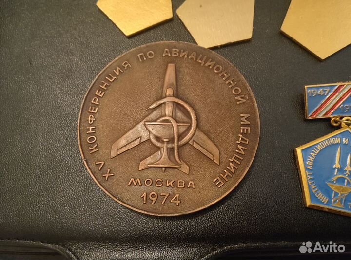 Настольная медаль, значек. Авиация космос медицина