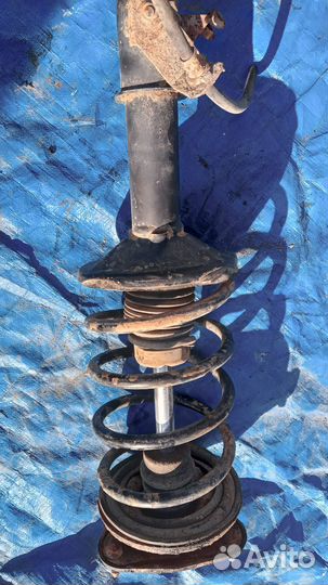 Mitsubishi Lancer Cedia Стойка передняя правая