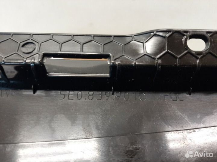 Накладка двери задняя левая Skoda Octavia A7