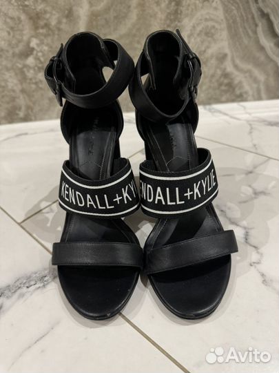 Босоножки женские