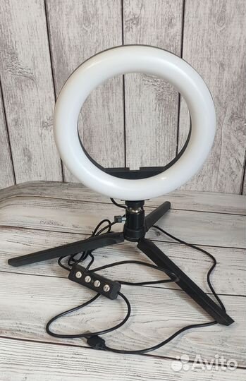 Лампа кольцевая светодиодная