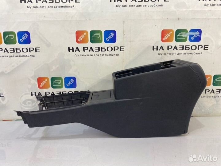 Консоль между сидений Toyota Camry XV50 2GR-FE