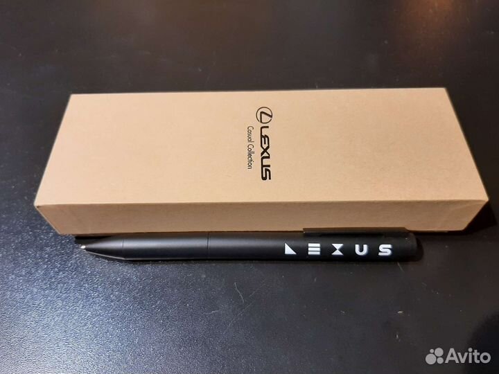 Фирменная ручка Lexus