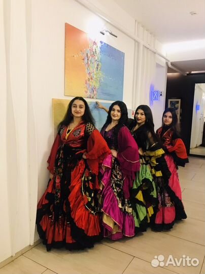 Цыганский ансамбль с медведем на праздник