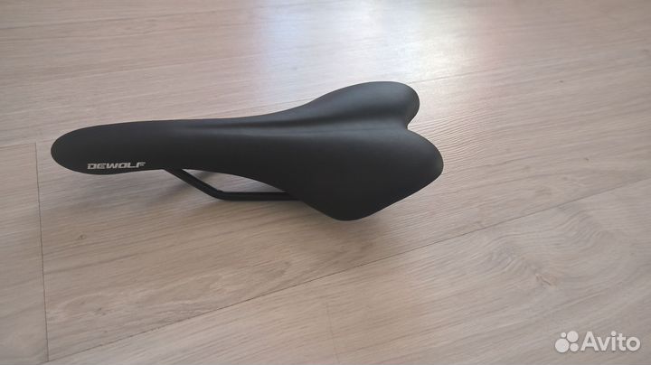 Седло для спортивного велосипеда