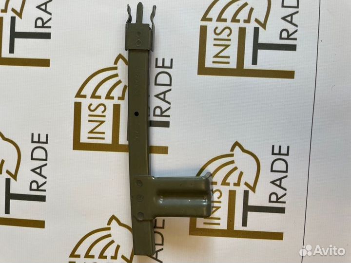 Направляющая стекла двери передняя правая Nissan