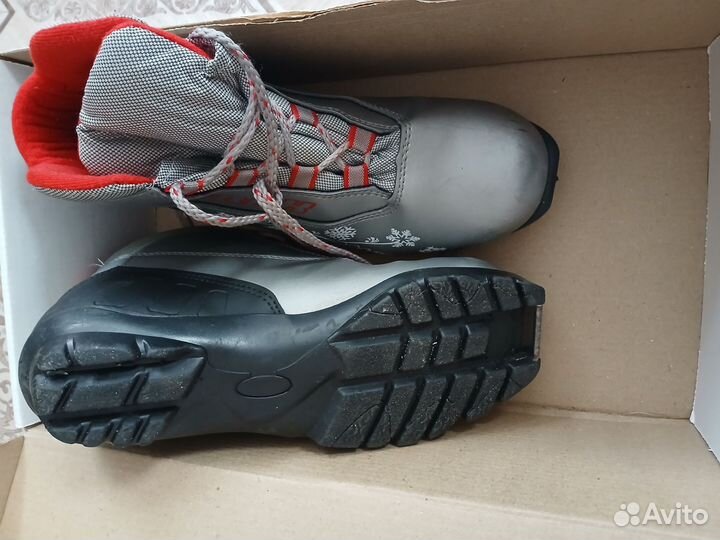 Лыжные ботинки