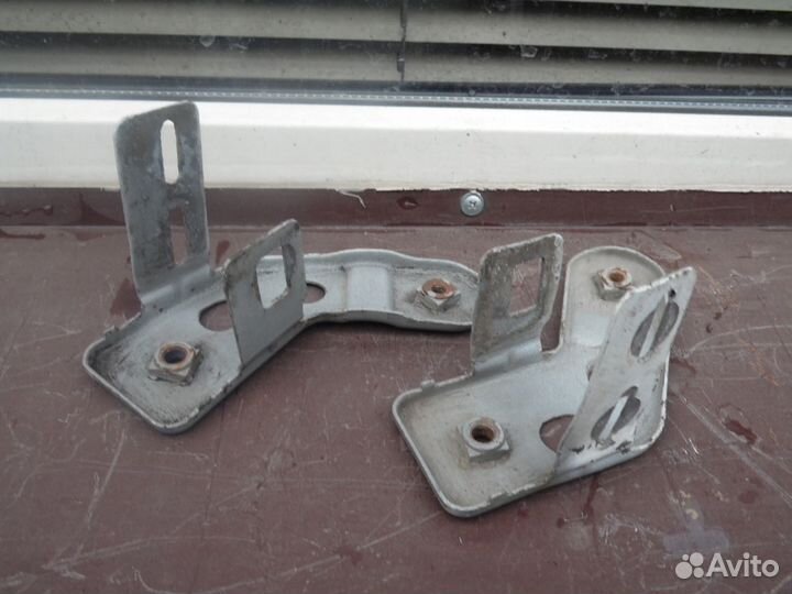 Кронштейн крыла правый и левый Рено Флюенс
