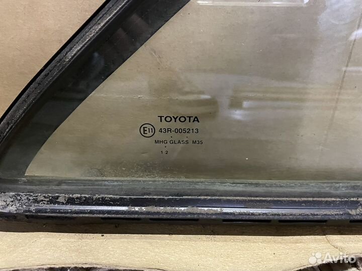 Форточка задней правой двери Toyota 68123-33080