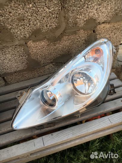 Левые фары на Opel Corsa