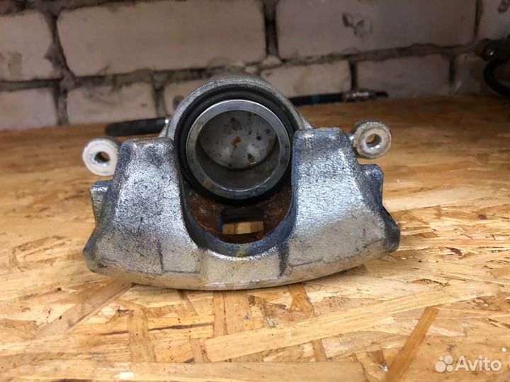 Тормозной суппорт Nissan Qashqai