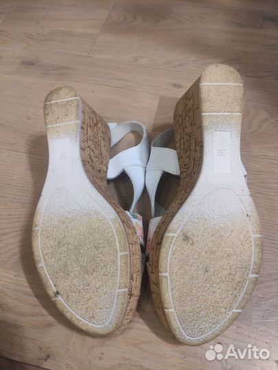 Босоножки Respect 39 нат.кожа на танкетке мало бу