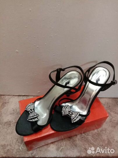 Босоножки женские 39 размер