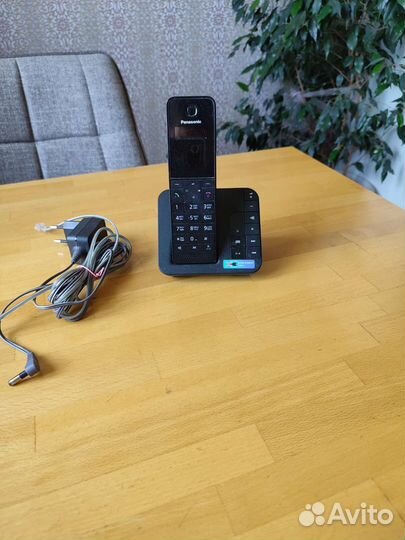 Радиотелефон Panasonic KX-TGH220 черный