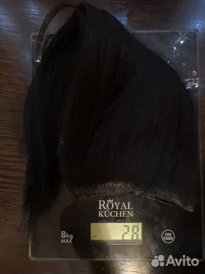 Волосы на заколках черные