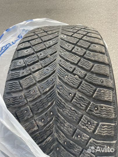 Michelin X-Ice North 4 275/45 R21 и 315/40 R21